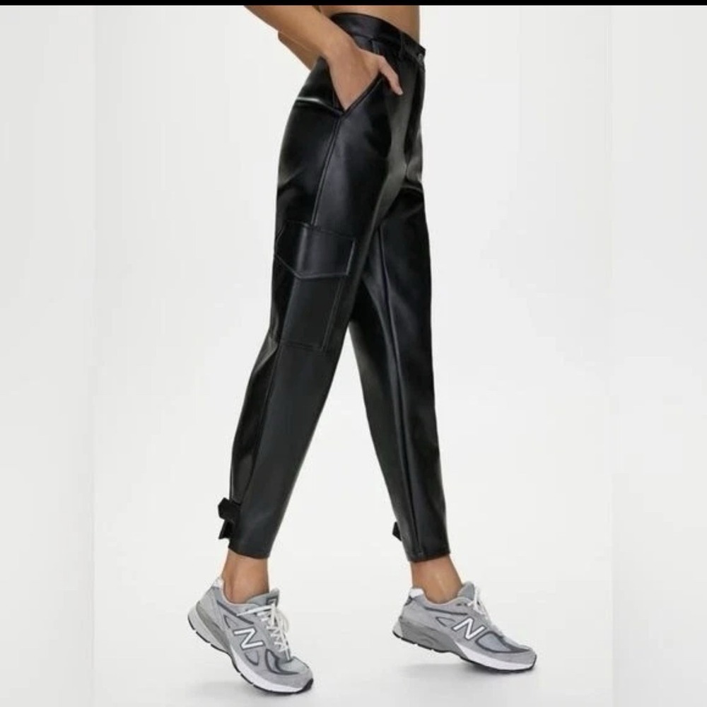 Aritzia WILFRED Modern Cargo Pants Black Vegan Leather High Waist Button Size 00 - Picture 1 of 14